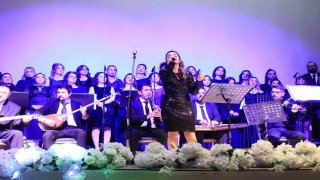 Halk korosu ilk konserini verdi
