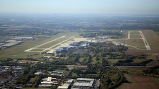 Hannover Havalimanında dron tehlikesi nedeniyle uçuşlar aksadı