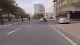 Hatalı şerit değiştirdi, motosiklet sürücüsünü düşürdü: 1 gözaltı