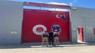 Hatayda 30 yıl hapis cezası bulunan firari mandalina bahçesinde yakalandı
