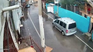 Husumetlisini ezerek öldürmeye çalıştı