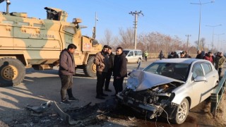Iğdır-Halfeli yolunda otomobil ile kamyon kafa kafaya çarpıştı