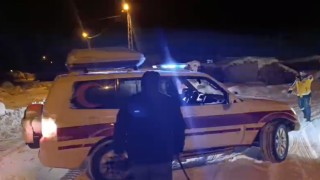 Iğdırda karla kapanan köyde yaralanan vatandaşa ekipler ulaştı