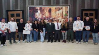 İGÜ öğrencilerinden Uluslararası Gastronomi Festivalinde altın madalya başarısı