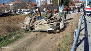 İki aracın çarpıştığı kazada yaşlı sürücü hayatını kaybetti