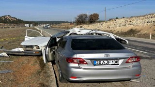 İki otomobilin çarpıştığı kazada yaşlı çift hayatını kaybetti