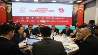 İl Aile ve Sosyal Politikalar Müdürü Bayrak, İl Müdürleri Değerlendirme Toplantısına katıldı
