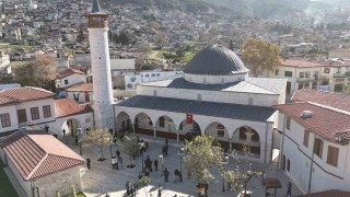 İnşa çalışmalarıyla yeniden ayağa kalkan Habibi Neccar Camii, Cumhurbaşkanı Erdoğanın açılışını gerçekleştirmesiyle vatandaşların akınına uğruyor