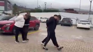 İskenderunda kasten yaralama ve tehdit şüphelisi 3 kişi tutuklandı