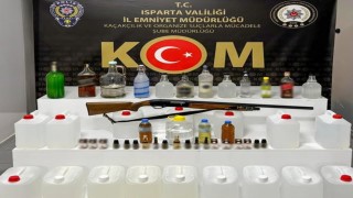 Ispartada Narkotik ve KOMdan çifte operasyon: Sentetik kâğıtlar ve kaçak alkol yakalandı
