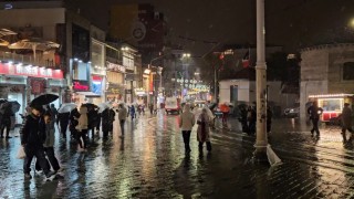 İstanbulda kar yağışı devam ediyor