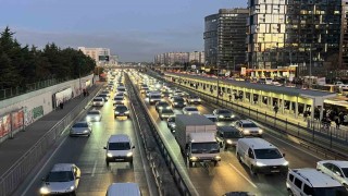 İstanbulda trafik yoğunluğu yüzde 81e ulaştı