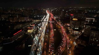 İstanbulda yüzde 90a ulaşan trafik havadan görüntülendi
