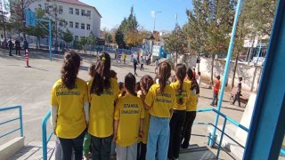 İstanbuldaki Çermiklilerden öğrencilere forma desteği