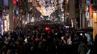 İstiklal Caddesindeki yoğunluk havadan görüntülendi
