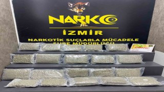 İzmirde araçtan 21 kilo uyuşturucu çıktı