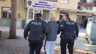 İzmirde aranan 2 şüpheli kıskıvrak yakalandı