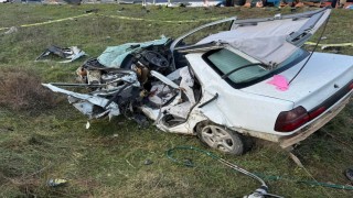 İzmirde feci kaza: 1 ölü, 1 yaralı