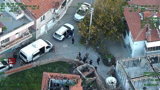 İzmirde hava destekli polis operasyonu: 30 gözaltı
