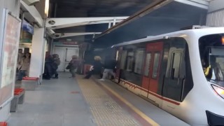 İzmirde metro vagonu raydan çıktı