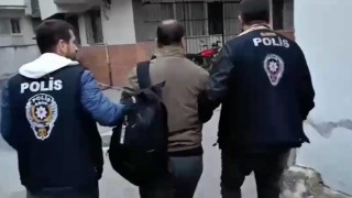 İzmirde siber operasyonu: 4 firari dolandırıcı yakalandı
