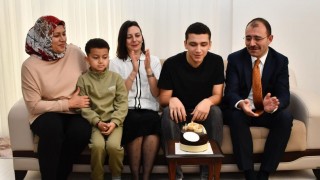 Kadirli Kaymakamından Öğrenciye Doğum Günü Sürprizi