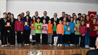 Kadirli’de En Çok Kitap Okuyan Öğrenciler Ödüllendirildi