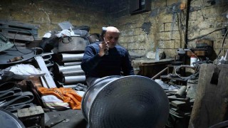 Kahramanmaraşta bakır ustalarının çekiç sesleri asırlık çarşıda hâlâ yankılanıyor