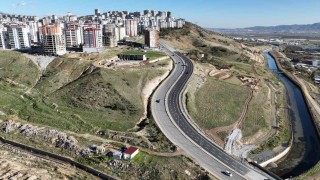 Kahramanmaraşta yenilenen bulvar trafiğe açıldı