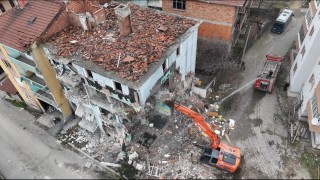 Karabükte doğal gaz patlaması sonrası hasar gören bina 3 yıl sonra yıkılıyor