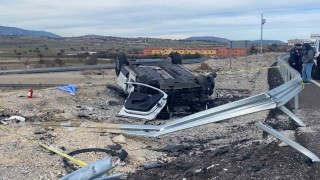 Karşı şerdi geçerek takla atan otomobilde 1 kişi hayatını kaybetti