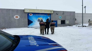 Karsta 15 yıl hapis cezasıyla aranan şahıs yakalandı