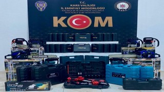 Karsta kaçakçılık operasyonu: Çok sayıda tütün ve elektronik malzeme ele geçirildi