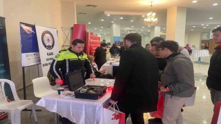 Karsta üniversite öğrencilerine trafik araç ve gereçleri tanıtıldı