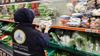 Kartepede marketlerde fahiş fiyat ve etiket denetimi yapıldı