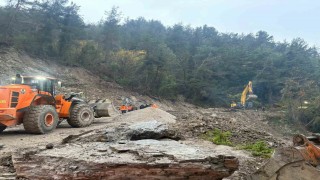 Kastamonuda heyelan sebebiyle kapanan yol ulaşıma açıldı