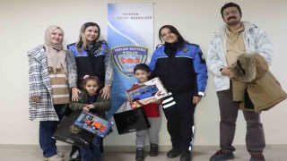 Kaybolan oyuncağı için polisten yardım istedi