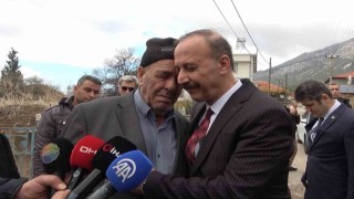 Kayıp baş arama çalışmalarında acılı baba, Vali Erine sarılarak gözyaşlarına boğuldu