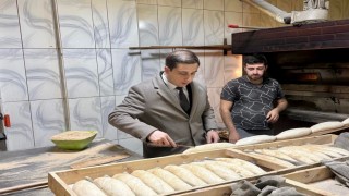 Kaymakam Başar fırında ekmek pişirip, çay ocağında kahve hazırladı