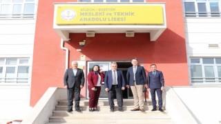 Kaymakam Öztürk okullarda incelemelerde bulundu