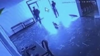 Kediye tekme attı, o anlar kameraya yansıdı