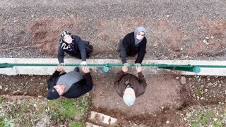Kemal Sunalın propaganda filmi gerçek oldu: Tel örgüyle ikiye bölünen mahallede vatandaşlar ihtiyaçlarını gidermek için 5 kilometre yürüyor
