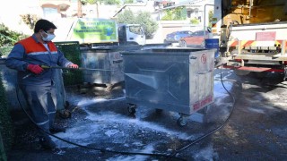 Kemerde çöp konteynerleri dezenfekte ediliyor