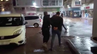 Kendi yaptığı gizli odada saklandı, polisten kaçamadı