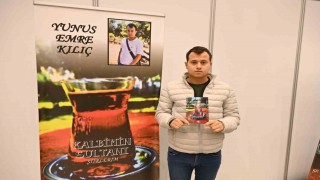 Kendini ifade etmekte zorlanan genç şair duygularını kitaplaştırdı