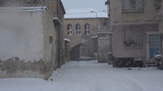 Kilis kar yağışıyla beyaza büründü