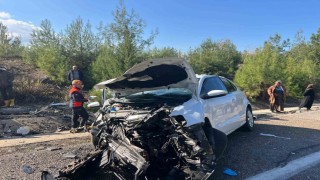 Kiliste hafif ticari araçla otomobil çarpıştı: 5i ağır, 6 yaralı