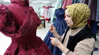 Kiraladığı gelinlik hayatını değiştirdi