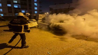 Kırıkhanda hafif ticari araç yandı