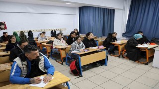 Kırşehirde 74 engelli vatandaş gönüllü öğretmenlerle KPSSye hazırlanıyor